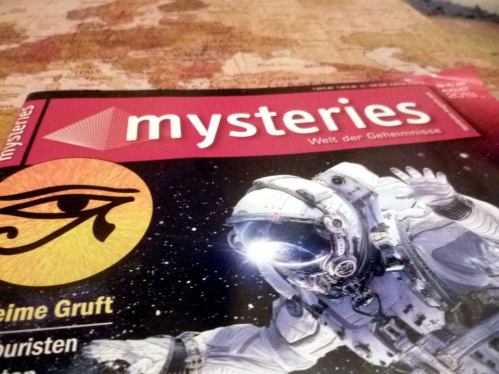 Cover der mysteries. Ein Astronaut ist darauf abgebildet.