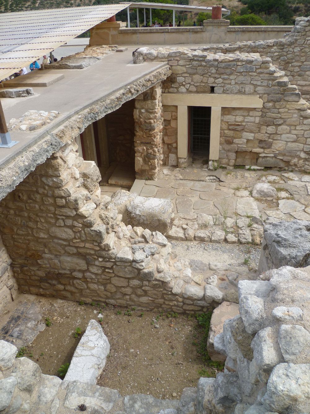 Befund aus Knossos - überall ist Beton zwischengekleistert.